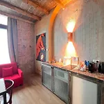 בית נופש Emme Loft I Orange Moon - Vibrant Modern Luxury Loft מילאנו
