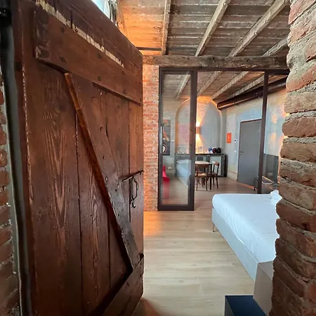 בית נופש Emme Loft I Orange Moon - Vibrant Modern Luxury Loft מילאנו