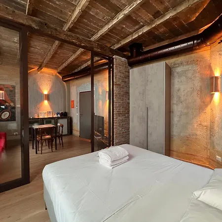 Emme Loft I Orange Moon - Vibrant Modern Luxury Loft בית נופש *