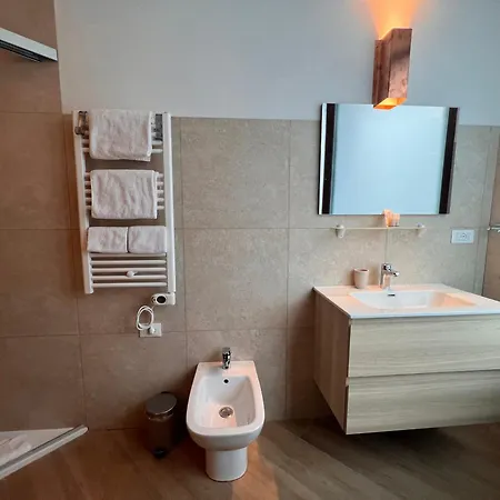 Emme Loft I Orange Moon - Vibrant Modern Luxury Loft בית נופש מילאנו