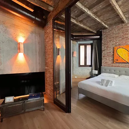 Emme Loft I Orange Moon - Vibrant Modern Luxury Loft * מילאנו