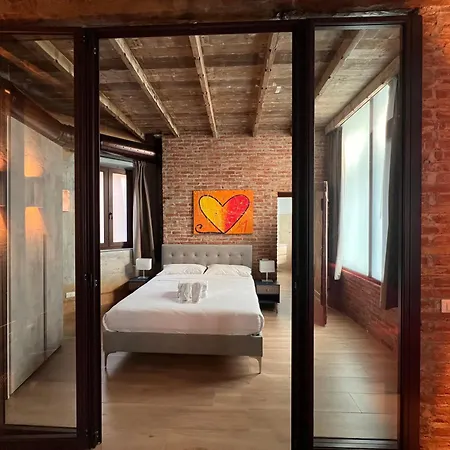 Emme Loft I Orange Moon - Vibrant Modern Luxury Loft מילאנו